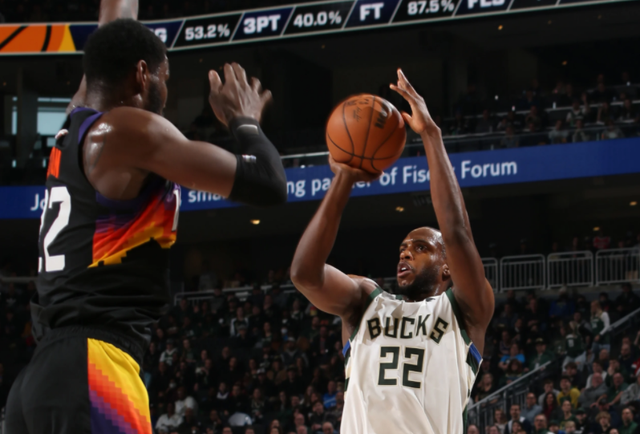  布克末节连得十分定乾坤，太阳主场力克卫冕冠军