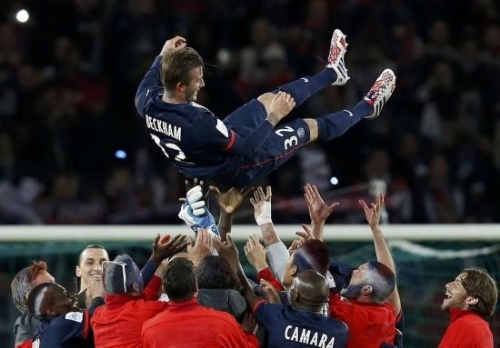  巴黎圣日耳曼主场完胜里昂稳固榜首位置