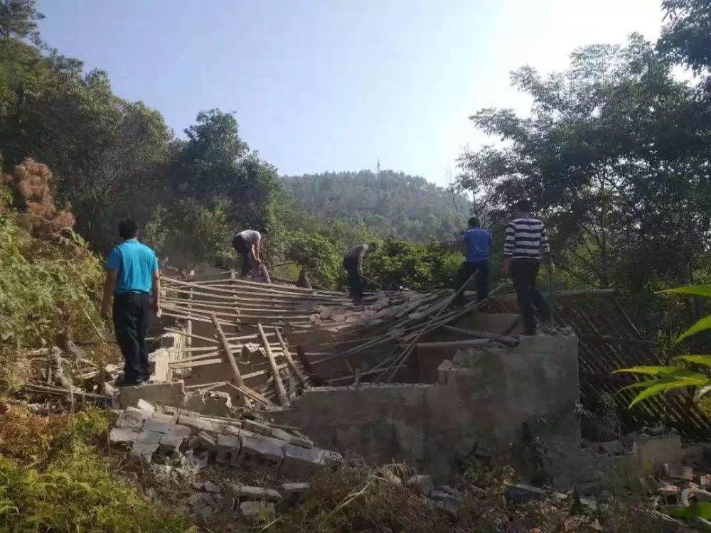  诺丁汉森林战胜南安普顿脱离降级泥潭